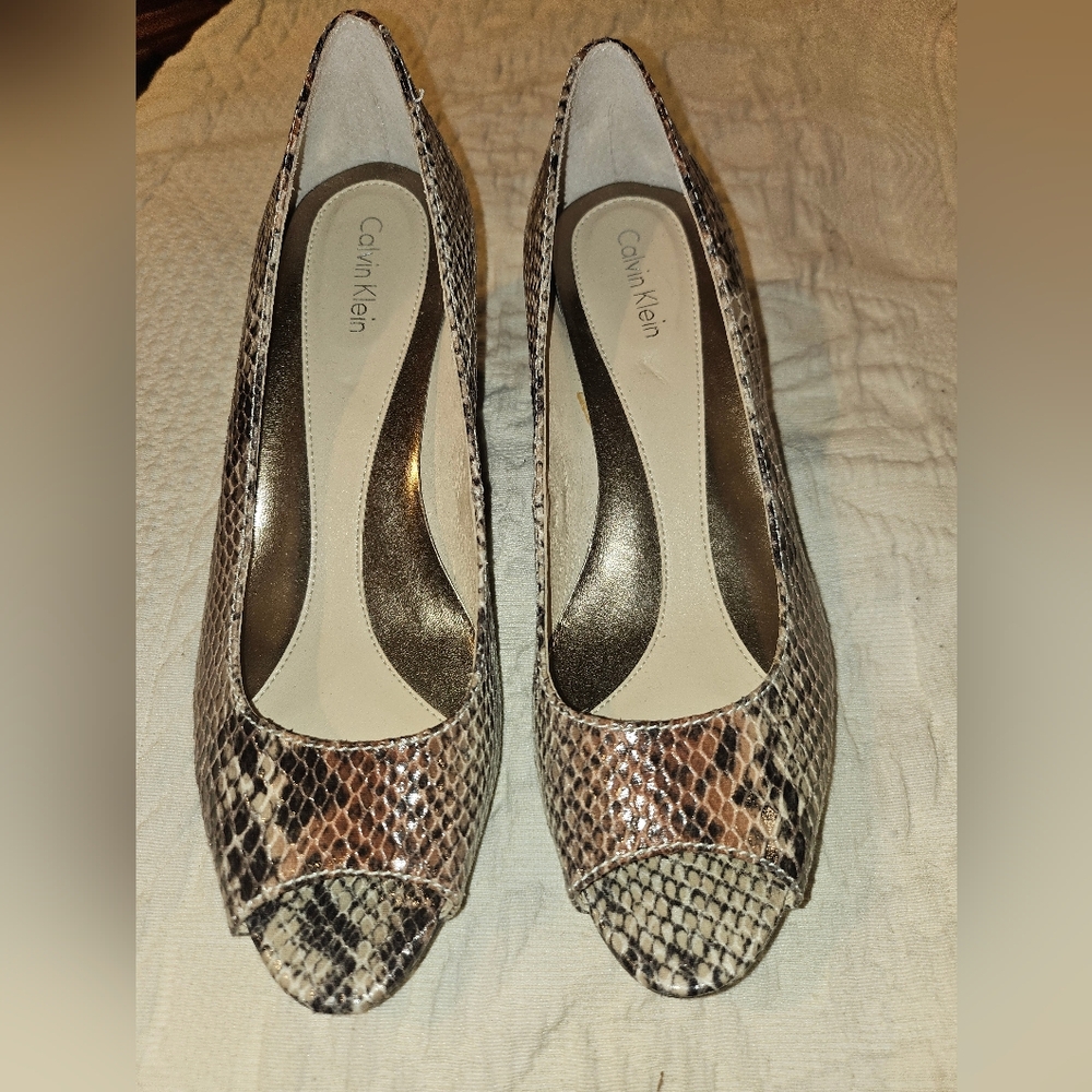 Calvin klein snakeskin peep‎ toe wedges /heels Sz 6